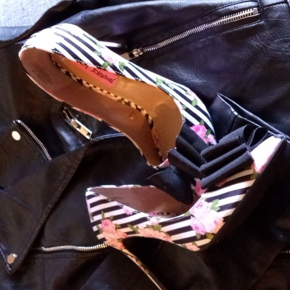Betsy Johnson fun print pumps - Picture 2 of 5